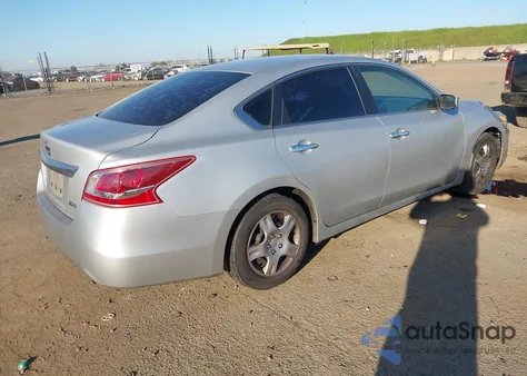 2013 Nissan Altima 2.5 z USA, uszkodzony, nr VIN 1N4AL3AP1DN504158